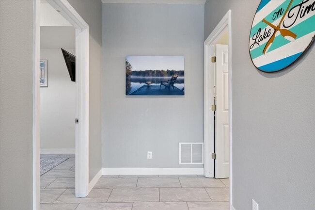 Building Photo - 24 Mimosa Rd