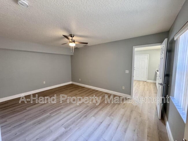 Building Photo - 2623 Fan Palm Dr