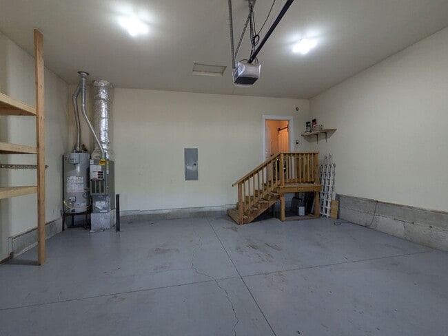 Building Photo - Gorgeous single-level 2x2 with an office\t...