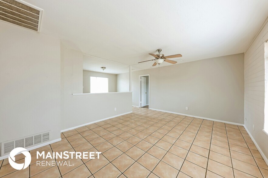Building Photo - 3640 N 49th Dr