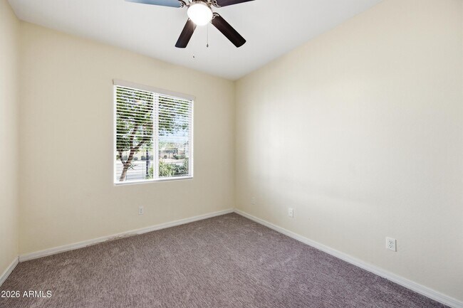 Building Photo - 668 N Sparrow Ct