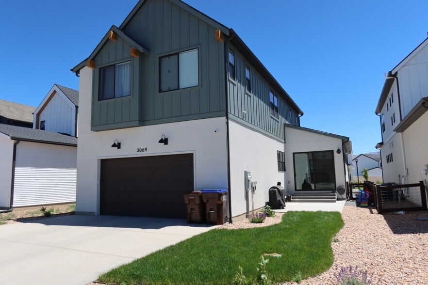 Building Photo - 3069 N Stardew St