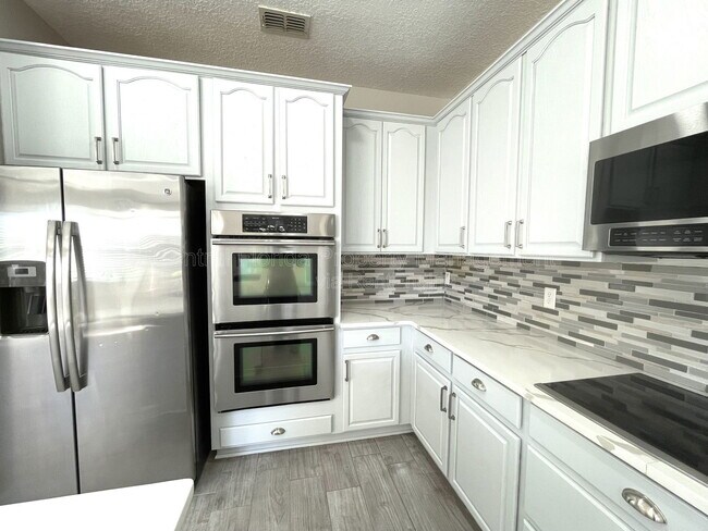 Building Photo - 4032 Meadowlark Dr