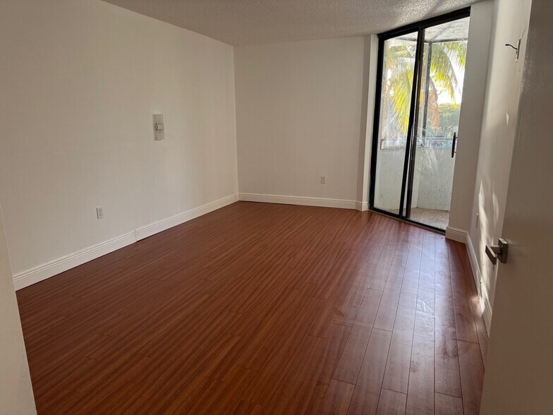 masterbedroom - 8335 SW 152nd Ave