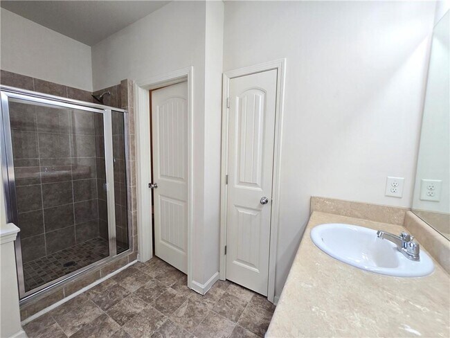 Building Photo - 1043 Blind Brook Cir
