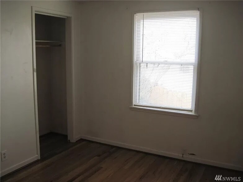 Bedroom 2 - 420 N Mattson Dr