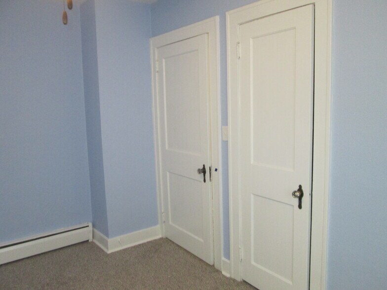 Bedroom - 501 N Sherman Ave