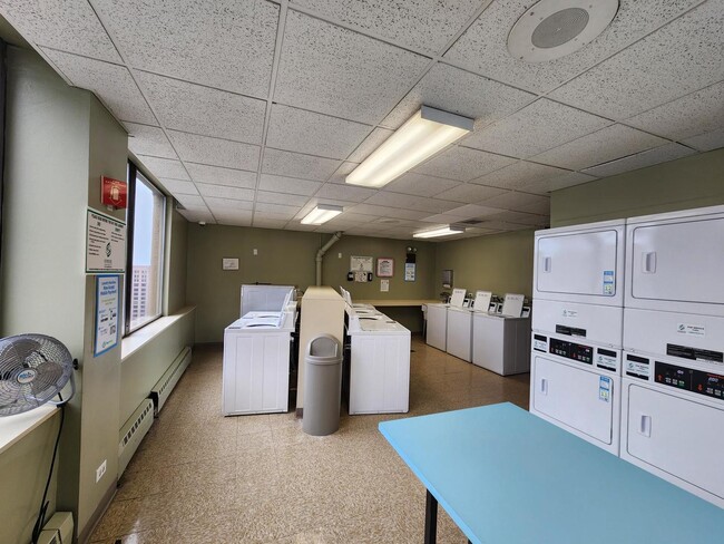 Building Photo - 233 E Erie St