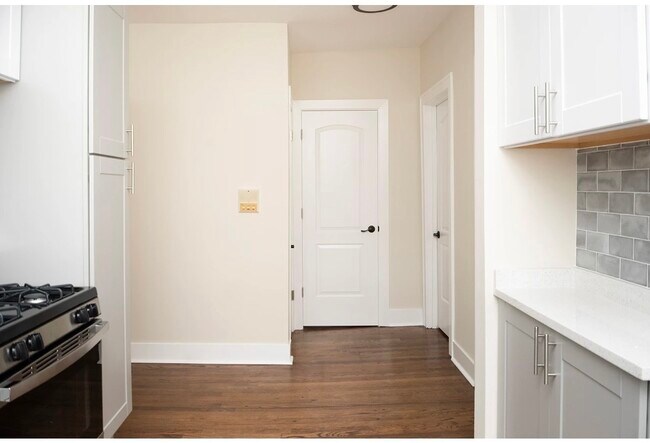 Building Photo - 3815 N Greenview Ave