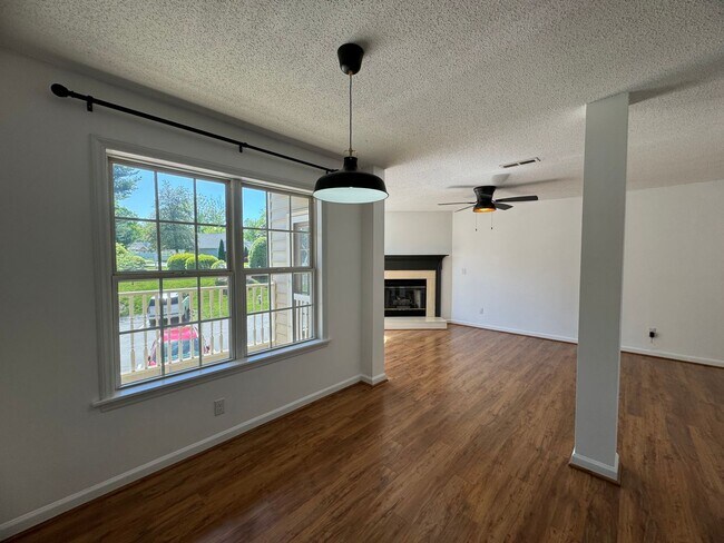 Building Photo - 2BR 2BA Condo beside Greenway