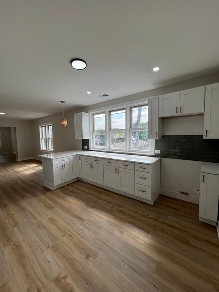 Building Photo - 646 W 47th Pl