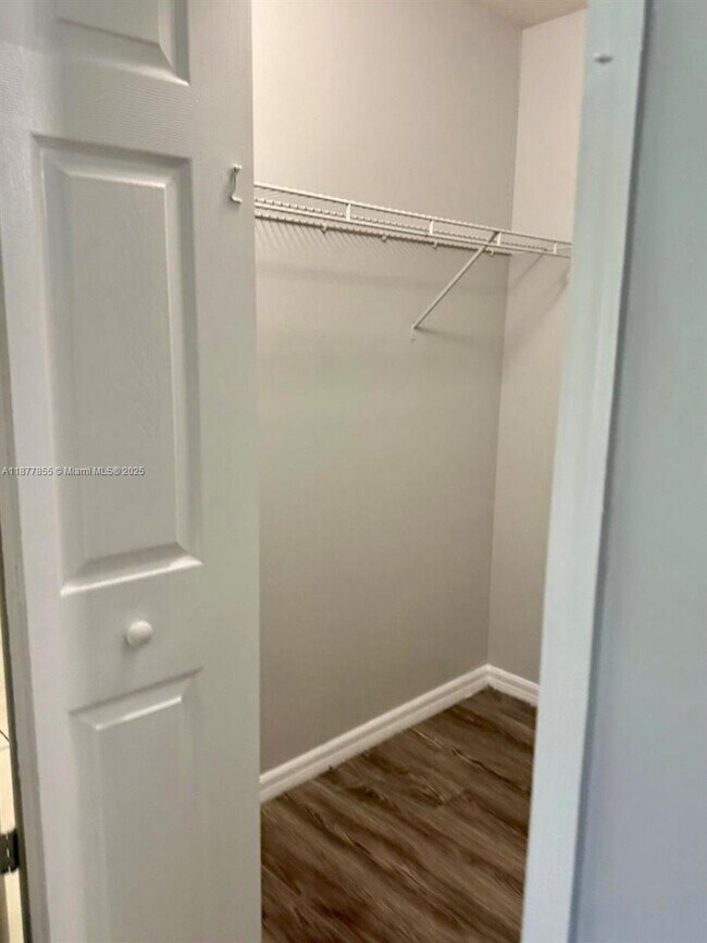 Building Photo - 2930 SE 13th Ave