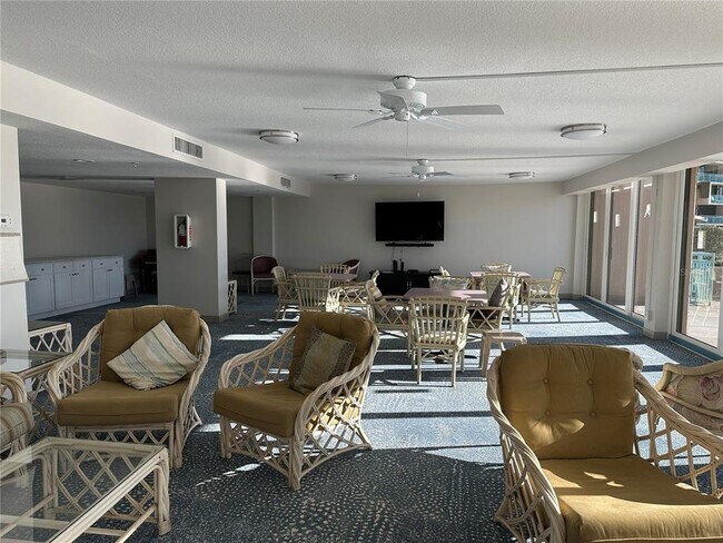 Building Photo - 1 Key Capri