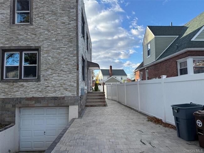 Building Photo - 114-60 226th St