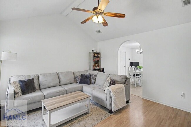 Building Photo - 219 Kevin Rd