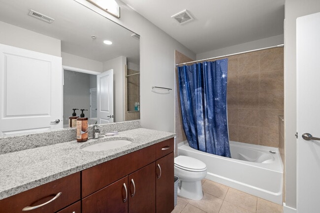 Building Photo - 777 N Ashley Dr