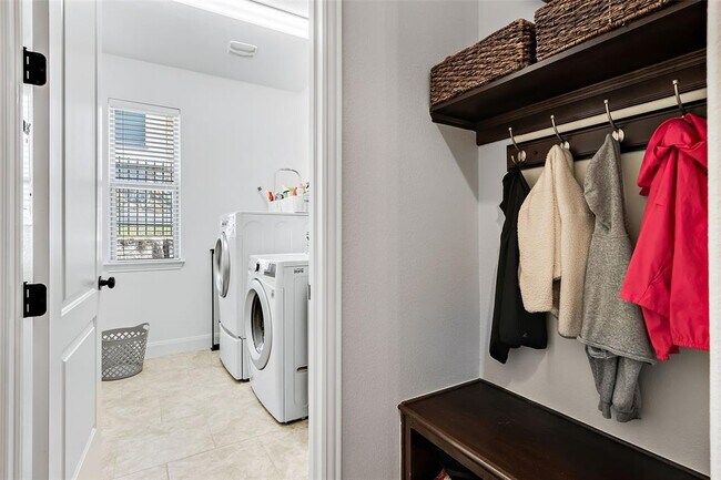 Building Photo - 106 Maxwell Way