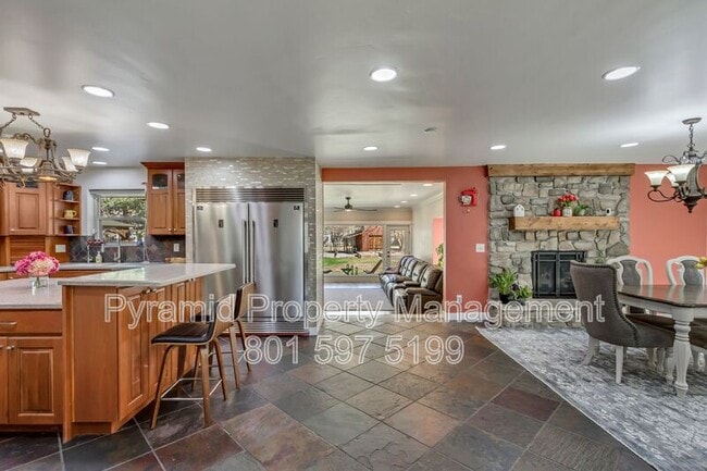Building Photo - 10971 Cindy Cir