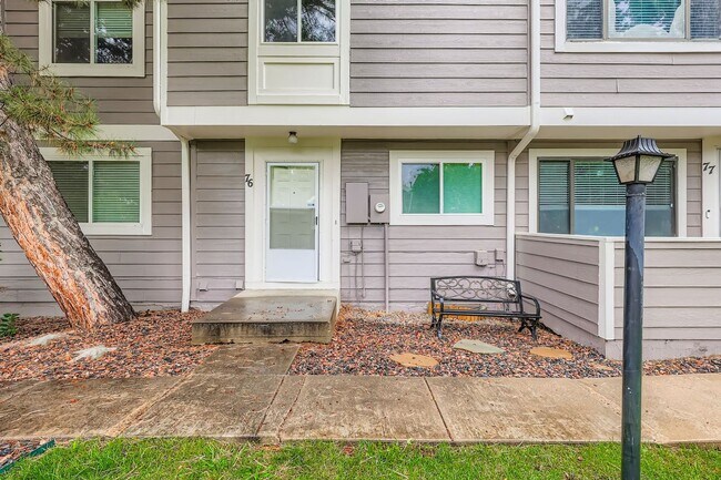 Building Photo - Wonderful 2BD/2.5BA Condo in Excellent Loc...