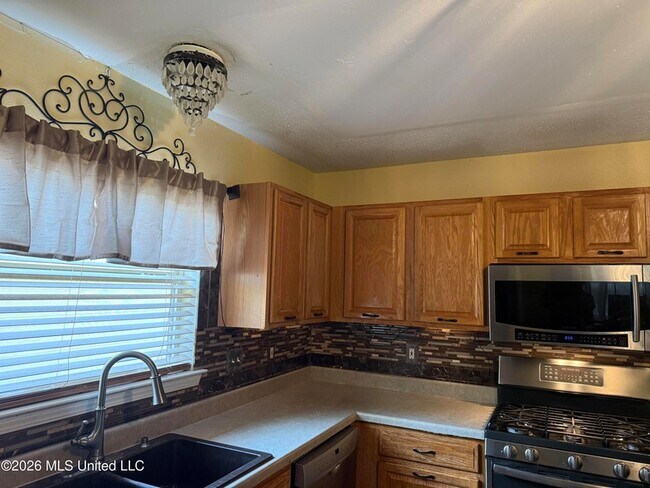 Building Photo - 11278 River Bend Dr