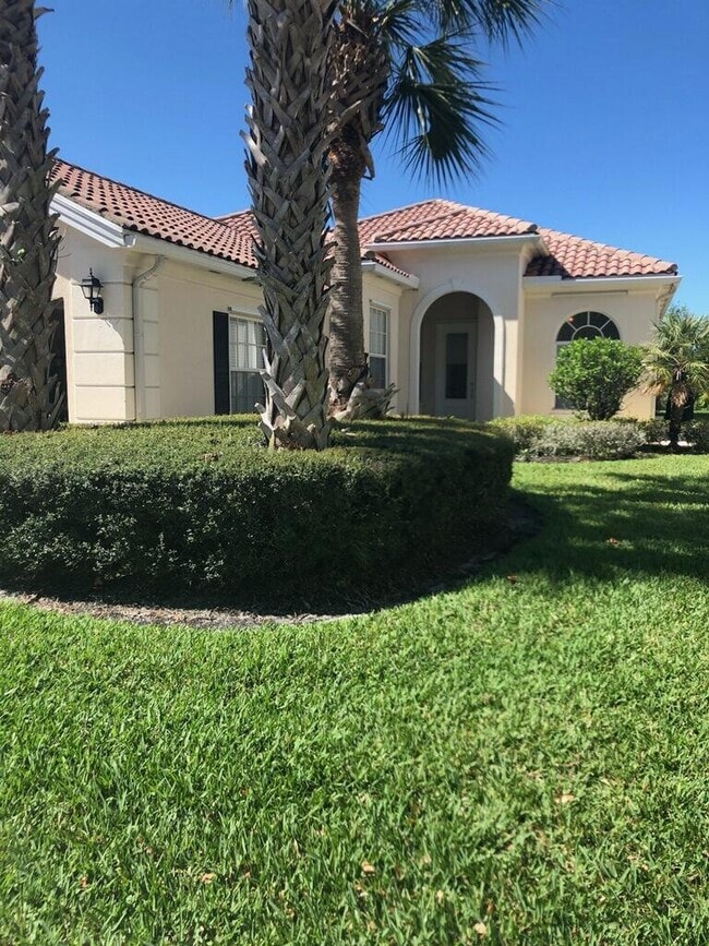 Building Photo - 8984 SE Hawks Nest Ct