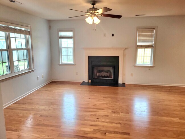 Building Photo - 1003 Summerfield Ct