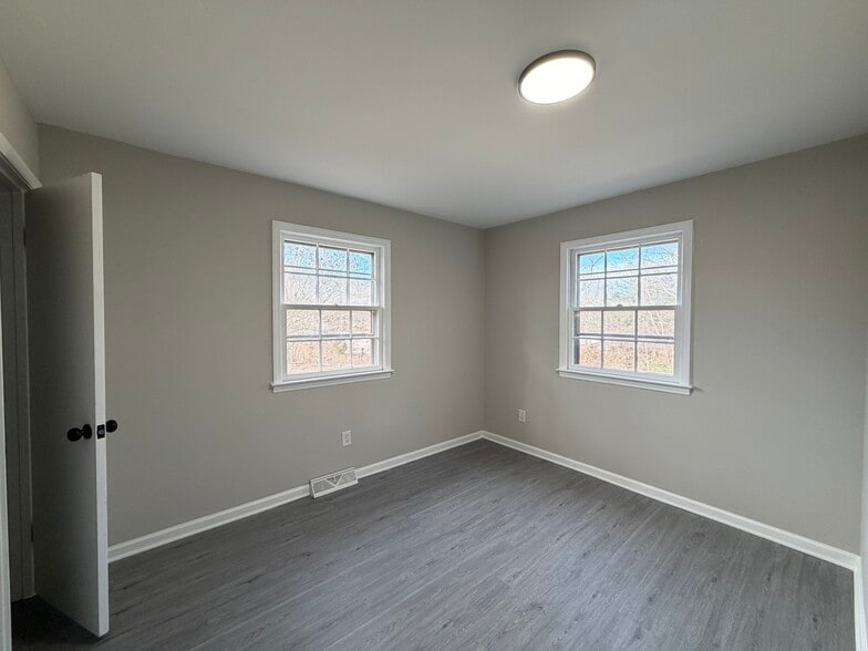 Building Photo - 308 Donna Ave