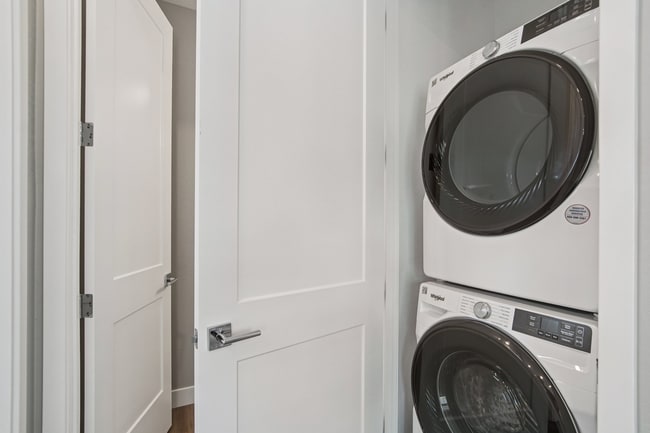 2B Washer & Dryer - The Flats at Jasper