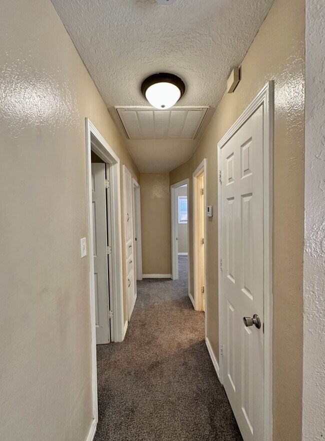 Building Photo - 4 Bedroom