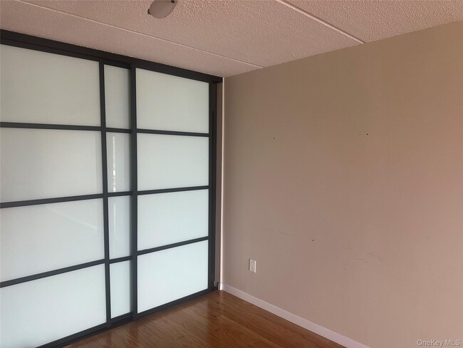 Building Photo - 1155 Warburton Ave