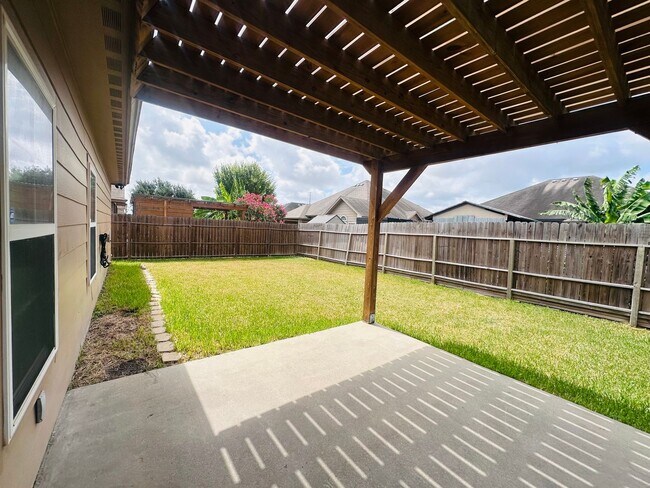 Building Photo - 6017 Tapestry Dr
