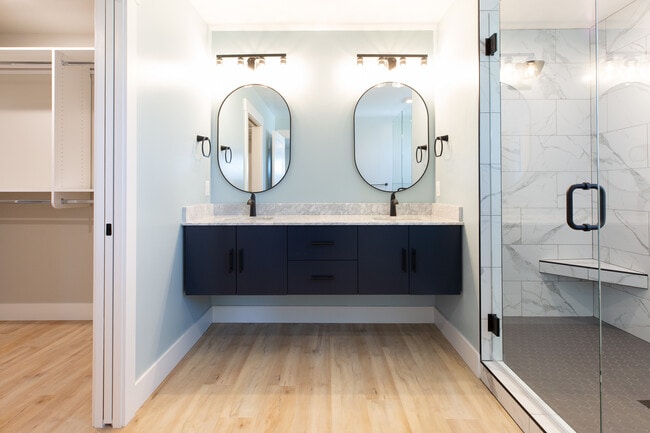 Building Photo - 5377 Remington Dr