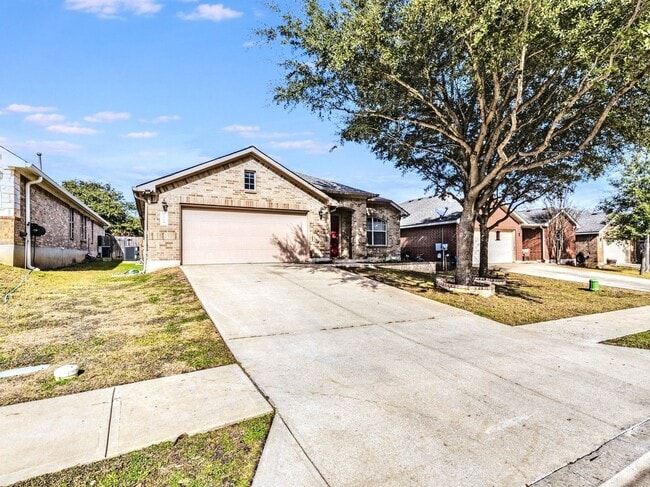 Building Photo - Comfortable 3BR / 2BA Home with Fireplace, Natural Light & Private Backyard