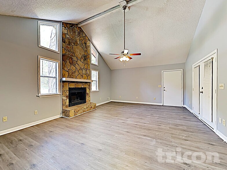 Building Photo - 4580 Woodcroft Cove