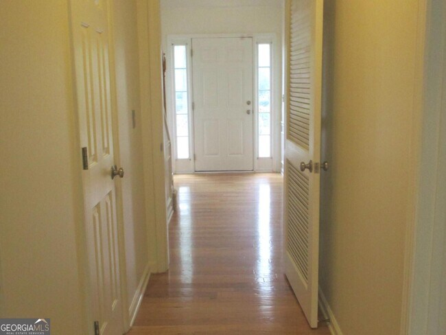 Building Photo - 1112 Thornborough Dr