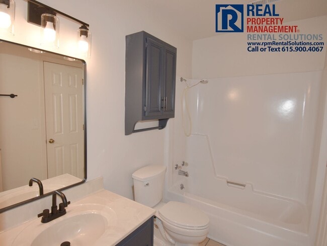 Building Photo - Adorable, updated 2BD 2BA duplex! Washer/dryer included and large fenced-in back yard!