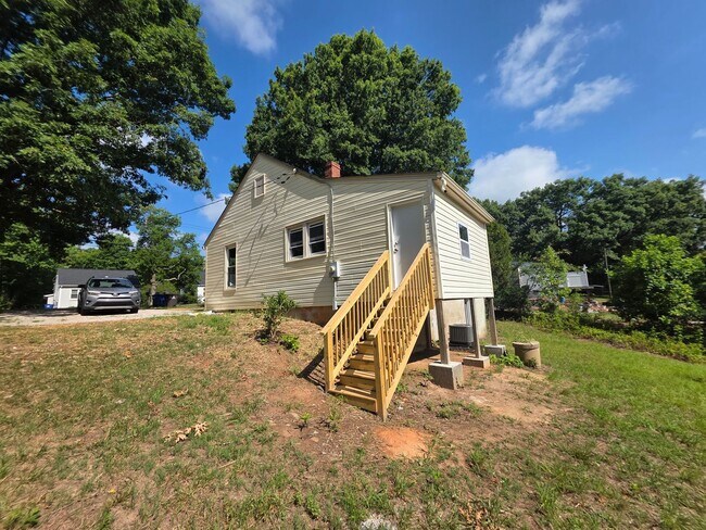 Building Photo - 4035 Leo St
