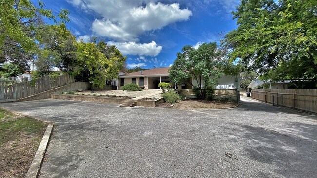 Building Photo - 216 Loma Vista Dr