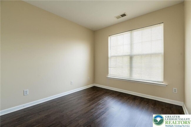 Building Photo - 8475 Putnam Ct