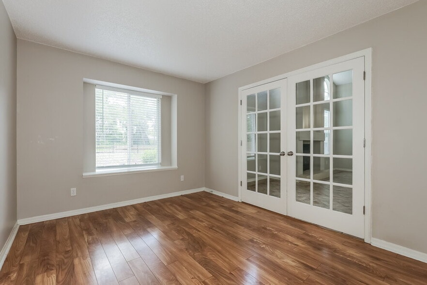 Building Photo - 3322 Silverpond Dr