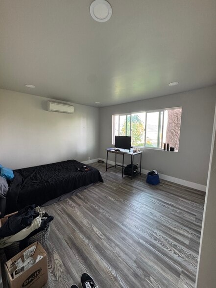 Building Photo - 3677 Lakeshore Blvd