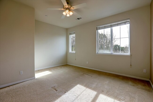 Building Photo - 1128 Campbell Ave