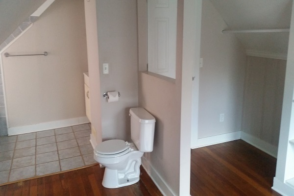 Building Photo - 3 bedroom home Washer/Dryer Included - Pre...