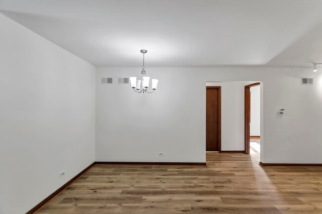 Building Photo - 31 Green Oaks Dr