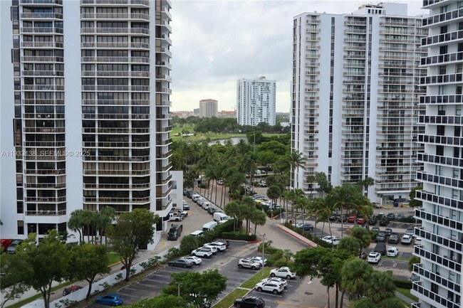 Building Photo - 20515 E Country Club Dr