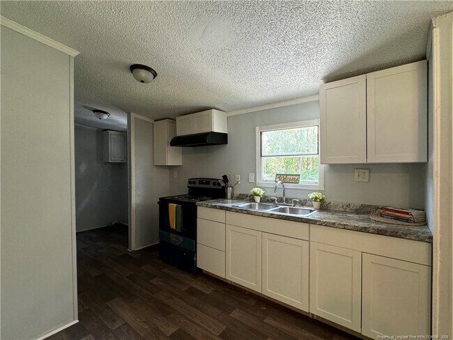 Building Photo - 511 Inverary Dr