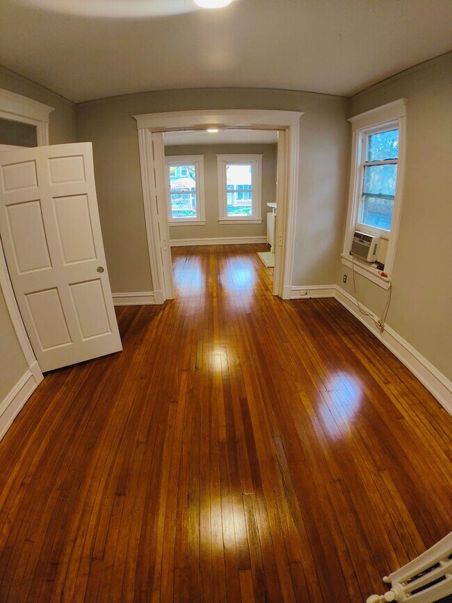 Building Photo - FLOY1614