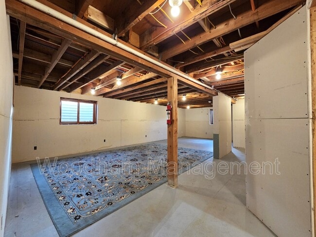 Building Photo - 621 S 14th Ave