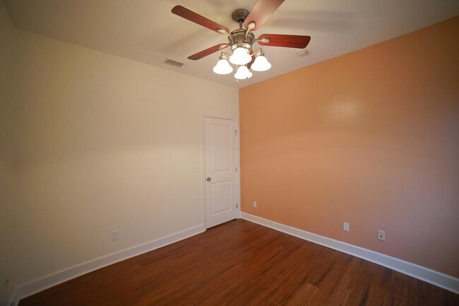 Building Photo - 2400 Tippecanoe Ridge
