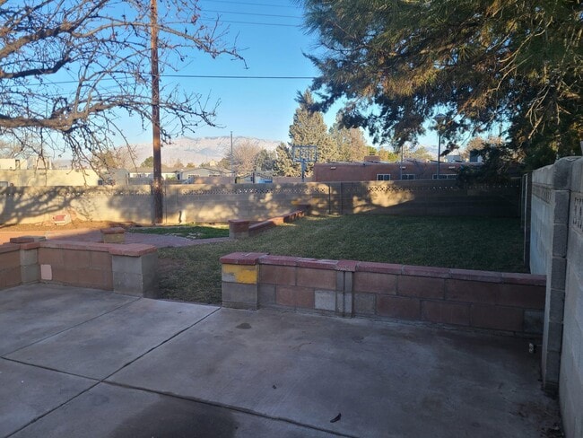 Building Photo - 5708 Piedra Rd NW